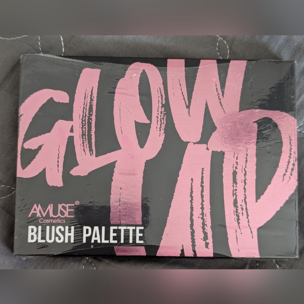 Muse Cosmetics Blush Palette with Pink Hues